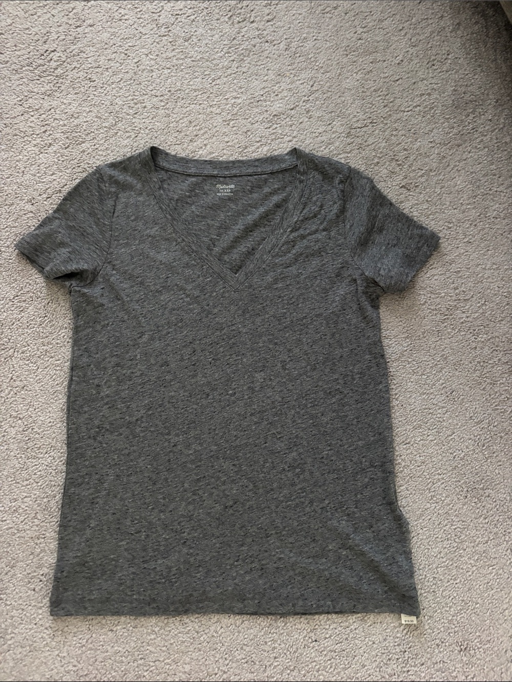 Madewell Women's Dark Heather Gray V-Neck Short Sleeve Tee
NWT